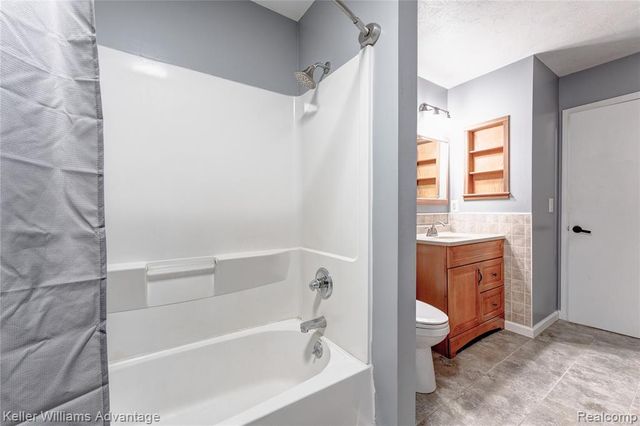 16840 Savoie Street, Livonia, MI 48154