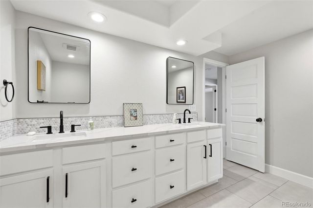 434 E Lake Place, Littleton, CO 80121