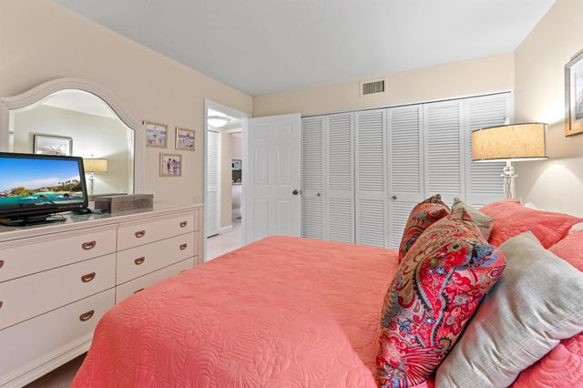 1202 Bahama Bend J2, Coconut Creek, FL 33066