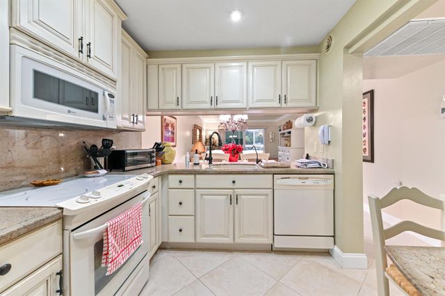 1202 Bahama Bend J2, Coconut Creek, FL 33066