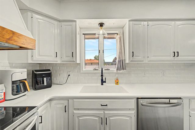 2323 Linden Dr, Salina, KS 67401