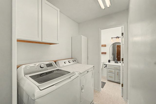 2323 Linden Dr, Salina, KS 67401