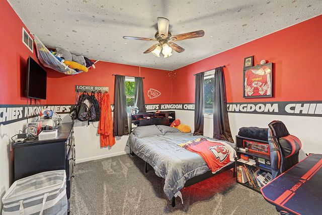 2323 Linden Dr, Salina, KS 67401