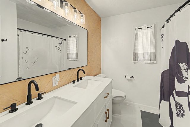 2323 Linden Dr, Salina, KS 67401