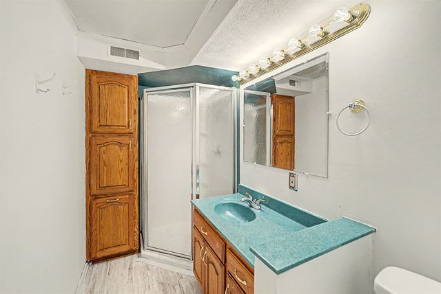 2323 Linden Dr, Salina, KS 67401