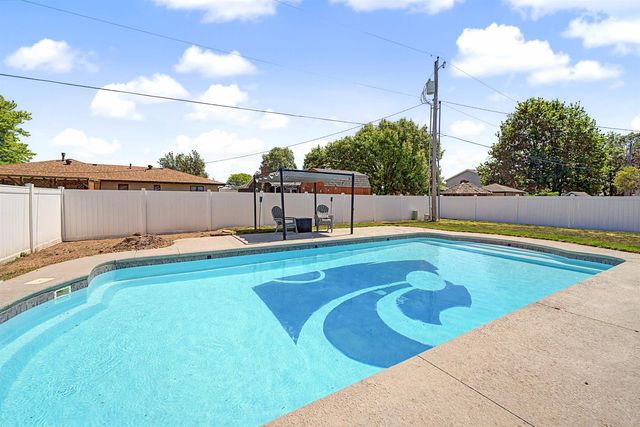 2323 Linden Dr, Salina, KS 67401