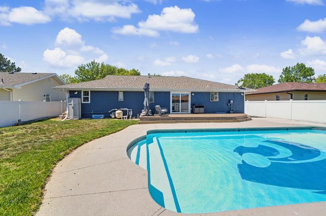 2323 Linden Dr, Salina, KS 67401