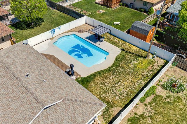 2323 Linden Dr, Salina, KS 67401