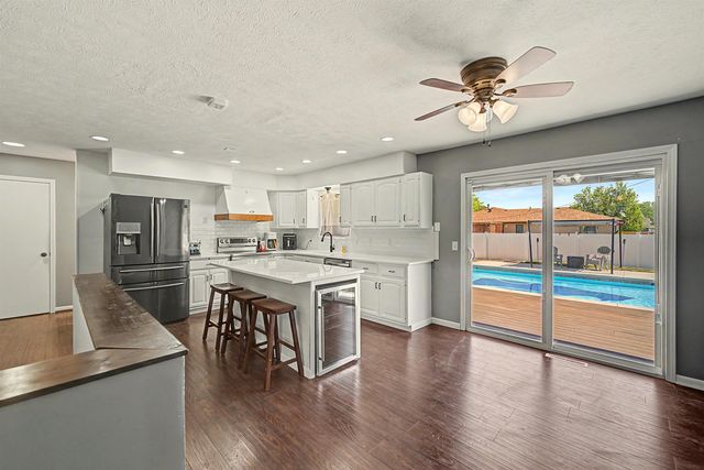 2323 Linden Dr, Salina, KS 67401