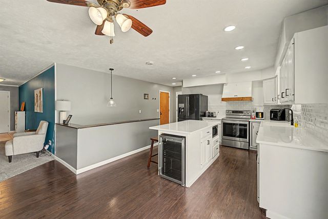 2323 Linden Dr, Salina, KS 67401