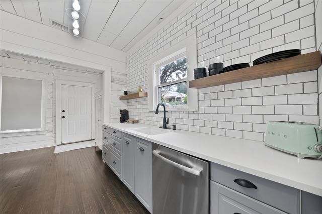 124 E 6th Street, Dallas, TX 75203