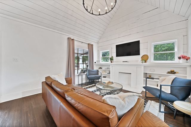 124 E 6th Street, Dallas, TX 75203