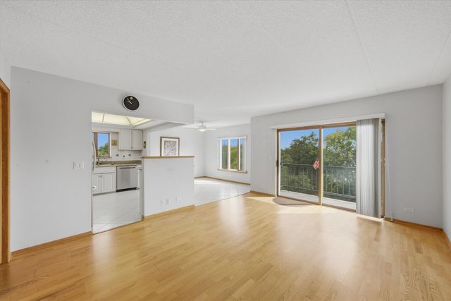 545 S River Road 505, Des Plaines, IL 60016