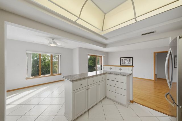 545 S River Road 505, Des Plaines, IL 60016