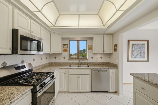 545 S River Road 505, Des Plaines, IL 60016