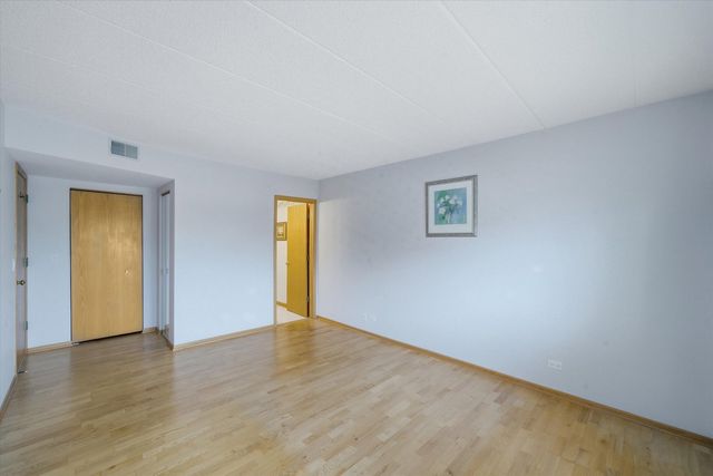 545 S River Road 505, Des Plaines, IL 60016