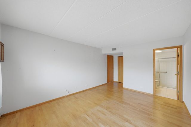 545 S River Road 505, Des Plaines, IL 60016