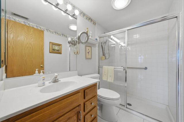 545 S River Road 505, Des Plaines, IL 60016
