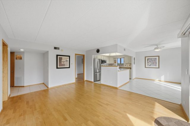 545 S River Road 505, Des Plaines, IL 60016