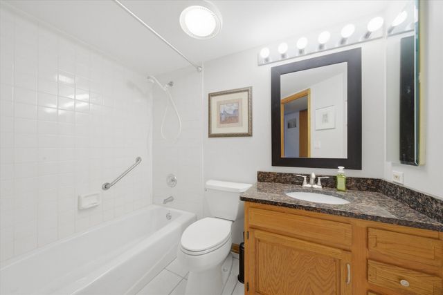 545 S River Road 505, Des Plaines, IL 60016