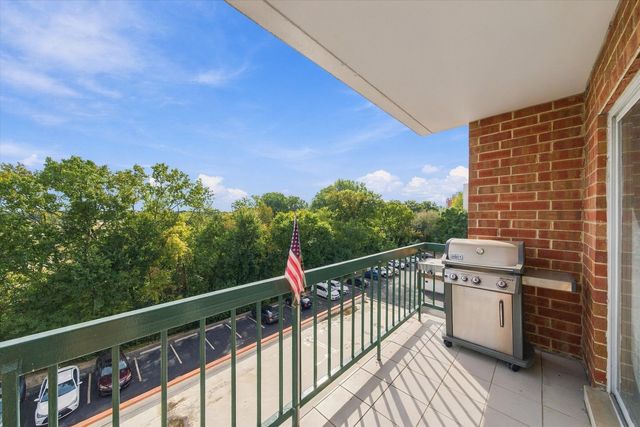 545 S River Road 505, Des Plaines, IL 60016