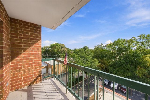 545 S River Road 505, Des Plaines, IL 60016