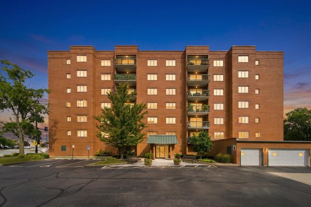 545 S River Road 505, Des Plaines, IL 60016