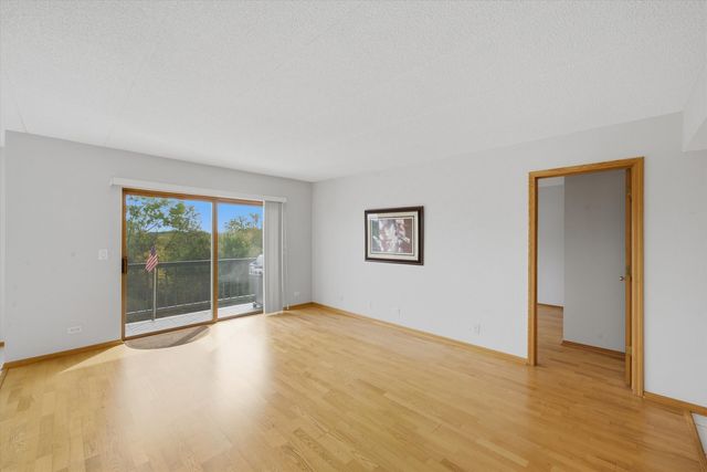545 S River Road 505, Des Plaines, IL 60016