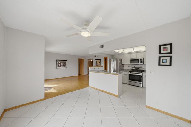 545 S River Road 505, Des Plaines, IL 60016