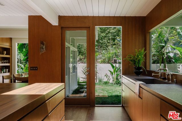 2544 Greenvalley Road, Los Angeles, CA 90046