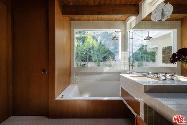 2544 Greenvalley Road, Los Angeles, CA 90046