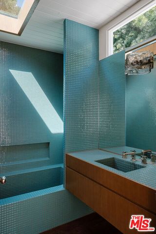 2544 Greenvalley Road, Los Angeles, CA 90046