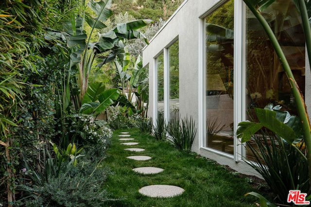 2544 Greenvalley Road, Los Angeles, CA 90046