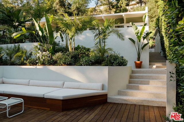 2544 Greenvalley Road, Los Angeles, CA 90046