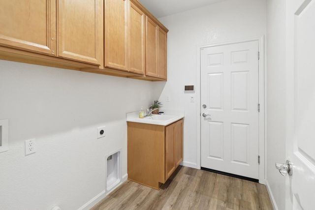 7503 Allan Detrick Ave, Elk Grove, CA 95757