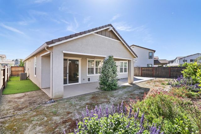 7503 Allan Detrick Ave, Elk Grove, CA 95757