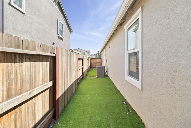 7503 Allan Detrick Ave, Elk Grove, CA 95757