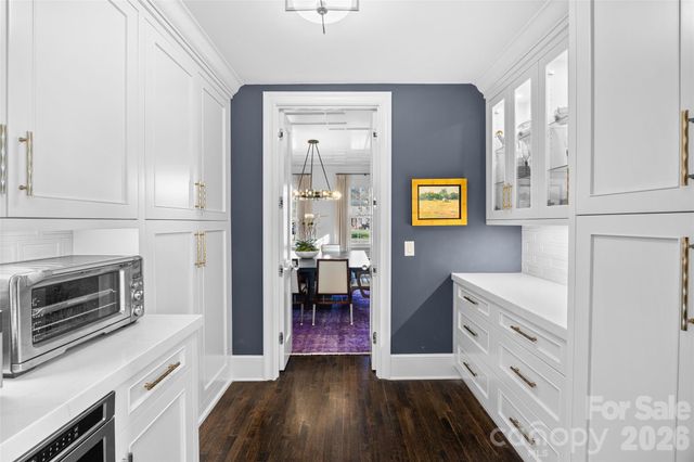 1438 Queens Road W, Charlotte, NC 28207