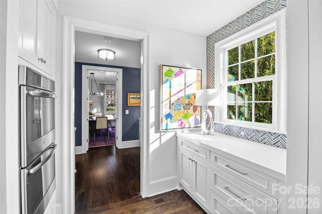 1438 Queens Road W, Charlotte, NC 28207