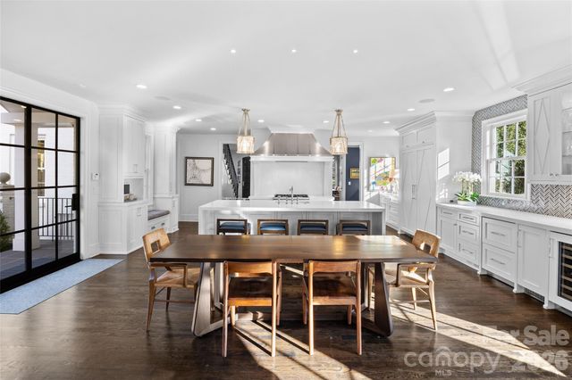 1438 Queens Road W, Charlotte, NC 28207