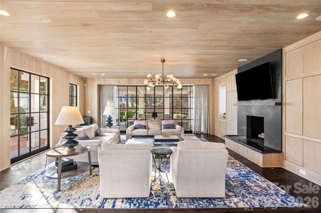 1438 Queens Road W, Charlotte, NC 28207