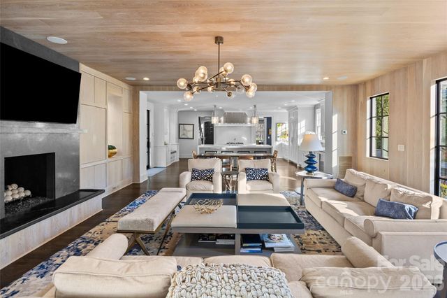 1438 Queens Road W, Charlotte, NC 28207