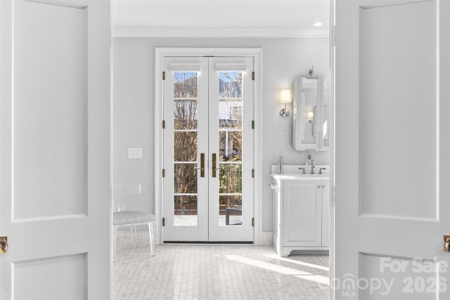 1438 Queens Road W, Charlotte, NC 28207