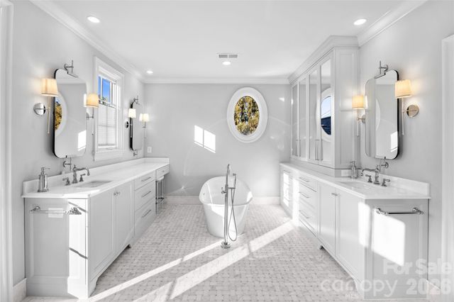 1438 Queens Road W, Charlotte, NC 28207