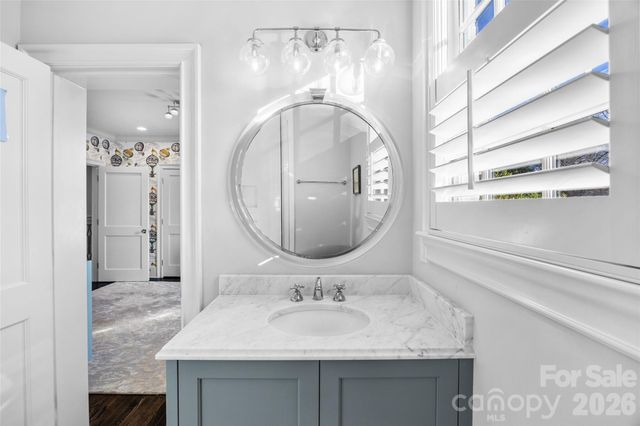 1438 Queens Road W, Charlotte, NC 28207