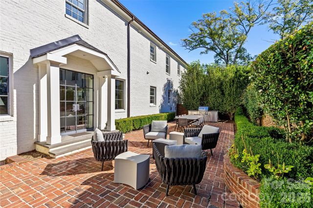 1438 Queens Road W, Charlotte, NC 28207