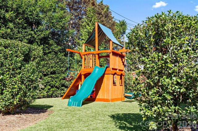 1438 Queens Road W, Charlotte, NC 28207