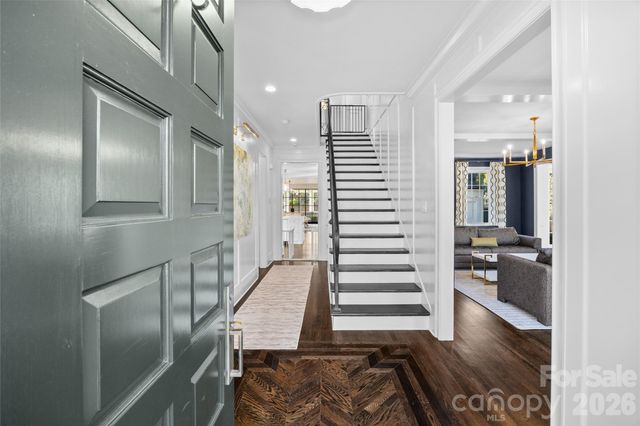 1438 Queens Road W, Charlotte, NC 28207