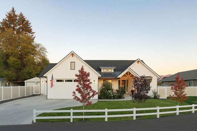 1914 N Rivista Ln, Spokane Valley, WA 99016 property photo