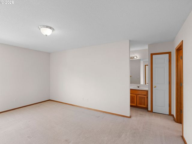 13853 Se RED SUNSET Ave, Clackamas, OR 97015